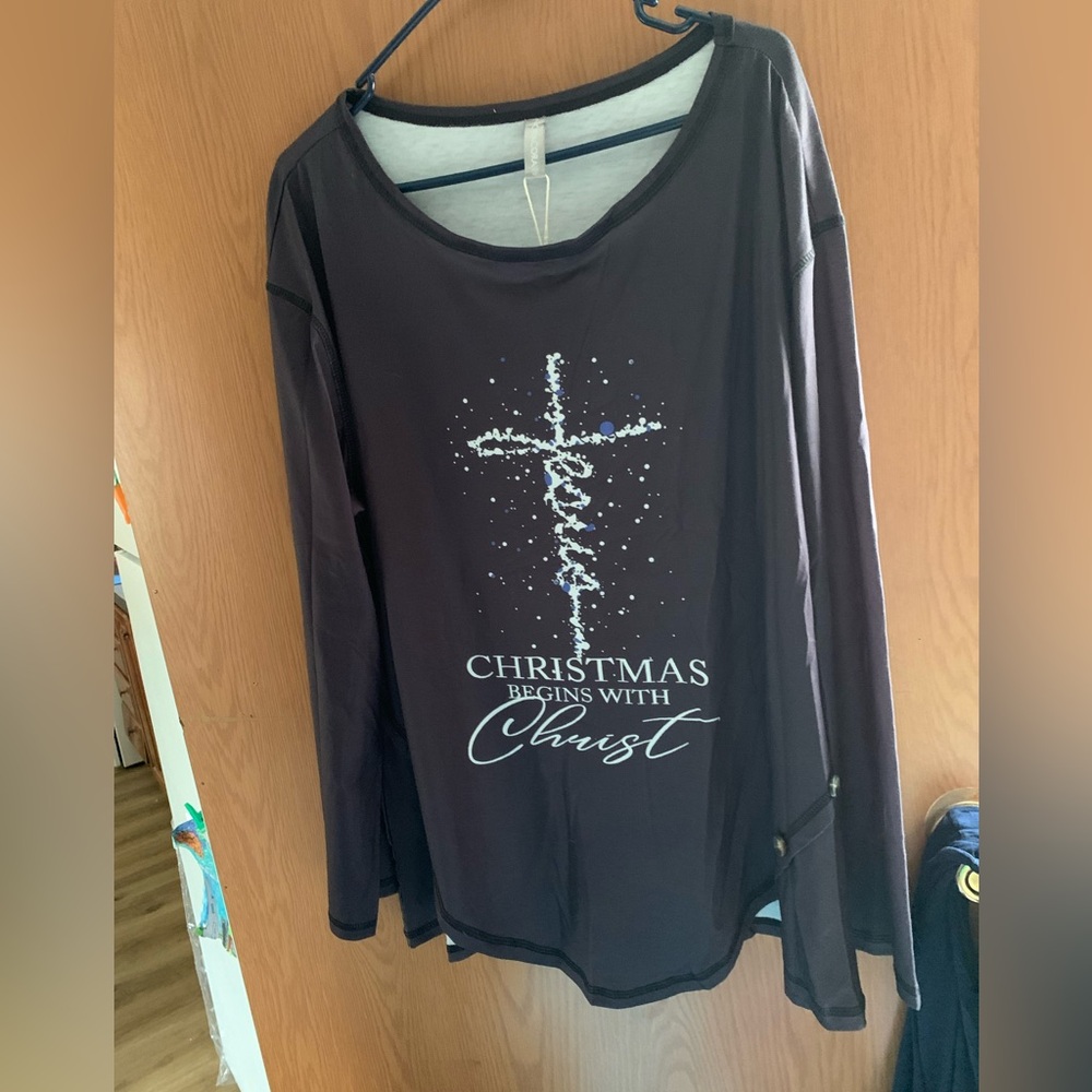 NWT. NORACORA. Size XXL. Long sleeve. Light weight